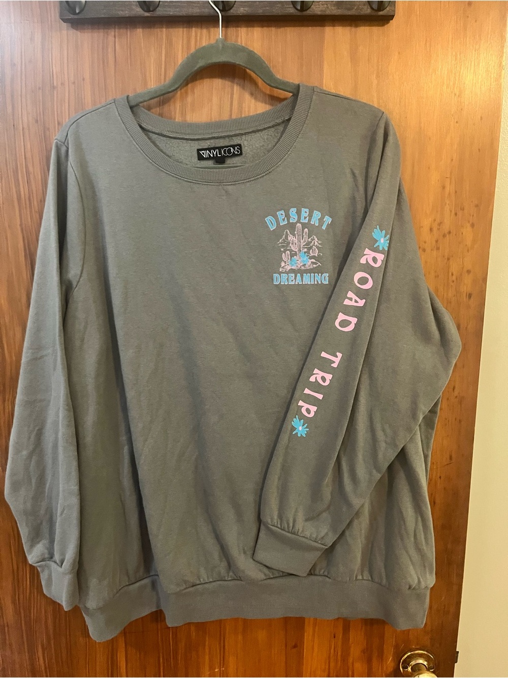 Vinyl Icons "Desert Dreaming" Gray Long Sleeve Sweatshirt new size 2x